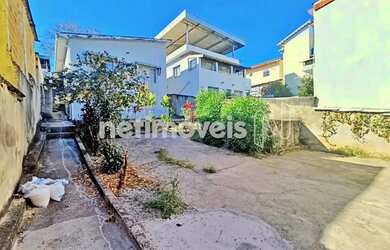 Imagem: A casa à venda possui 3 Dormitórios, 1 Banheiro, 2 Vagas na