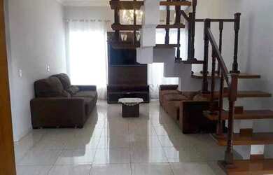 Imagem: A casa possui 3 Dormitórios, 2 Banheiros, 3 Vagas na garagem