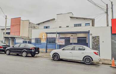 Imagem: A casa possui 4 Dormitórios, 4 Banheiros, 400m² de Área e