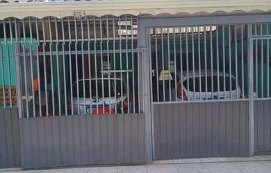 Imagem: A casa possui 3 Dormitórios, 1 Banheiro, 1 Vaga na garagem