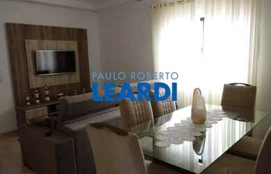 Imagem: O apartamento possui 3 Dormitórios, 1 Banheiro, 1 Vaga na garagem