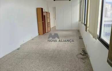 Imagem: O depósito possui 1 Vaga na garagem e 48m² de Área e está