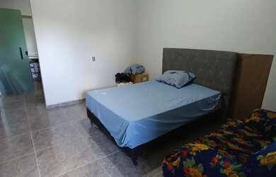 Imagem: A casa possui 3 Dormitórios, 4 Banheiros, 2 Vagas na garagem