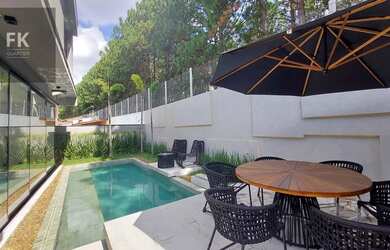 Imagem: A casa em condomínio possui 4 Dormitórios, 5 Banheiros, 4