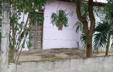 Imagem: A casa possui 3 Dormitórios, 1 Banheiro, 410m² de Área e