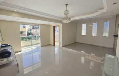 Imagem: A casa possui 4 Dormitórios, 3 Banheiros, 1 Vaga na garagem