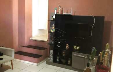 Imagem: A casa possui 2 Dormitórios, 2 Banheiros, 1 Vaga na garagem