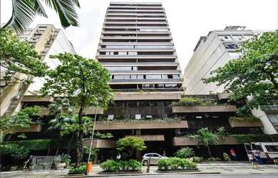 Imagem: O apartamento possui 5 Dormitórios, 5 Banheiros, 3 Vagas na