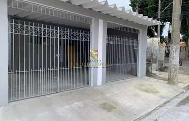 Imagem: A casa possui 3 Dormitórios, 1 Banheiro, 3 Vagas na garagem