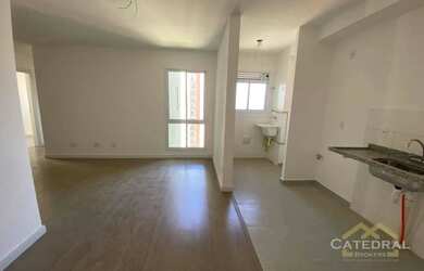 Imagem: O apartamento possui 3 Dormitórios, 1 Banheiro, 1 Vaga na garagem