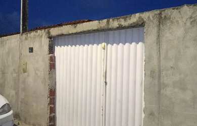 Imagem: A casa possui 2 Dormitórios, 1 Banheiro, 4 Vagas na garagem