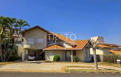 Imagem: A casa em condomínio possui 4 Dormitórios, 5 Banheiros, 5