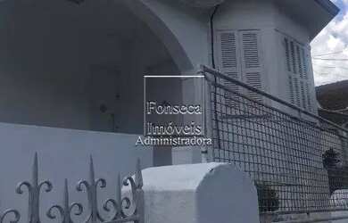 Imagem: A casa possui 4 Dormitórios, 1 Banheiro, 2 Vagas na garagem