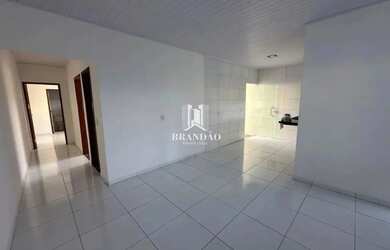 Imagem: A casa possui 2 Dormitórios, 2 Banheiros, 2 Vagas na garagem