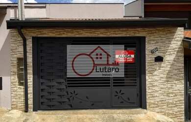 Imagem: A casa possui 2 Dormitórios, 1 Banheiro, 2 Vagas na garagem