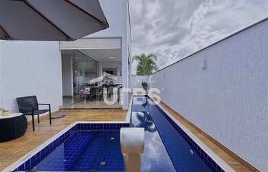 Imagem: A casa em condomínio possui 2 Dormitórios, 5 Banheiros, 4