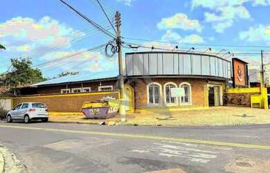 Imagem: O depósito possui 4 Vagas na garagem, 247m² de Área e está