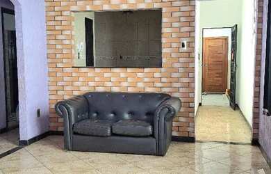 Imagem: O depósito possui 1 Vaga na garagem e 127m² de Área e está