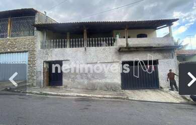 Imagem: A casa possui 3 Dormitórios, 2 Banheiros, 1 Vaga na garagem