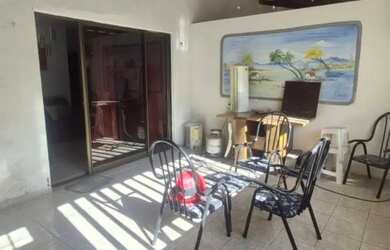 Imagem: A casa possui 2 Dormitórios, 1 Banheiro e está localizado