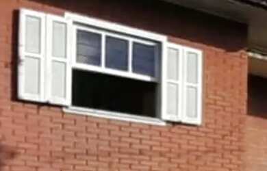 Imagem: A casa possui 5 Dormitórios, 2 Banheiros, 1 Vaga na garagem