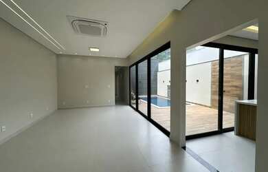 Imagem: A casa em condomínio possui 3 Dormitórios, 4 Banheiros, 2