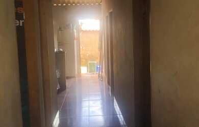 Imagem 3: Vende-se imóvel. 1 lote com 2 casas, uma maior na frente e uma menor...