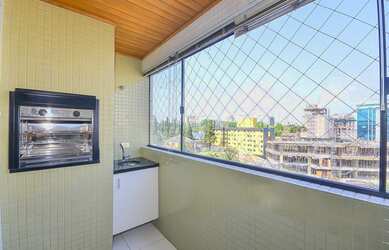 Imagem 2: Apartamento no Alto da Glória com 3 dormitórios e 2 vagas de garagem