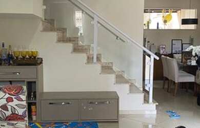 Imagem: A casa possui 3 Dormitórios, 3 Banheiros, 1 Vaga na garagem