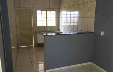 Imagem: A casa possui 2 Dormitórios, 1 Banheiro, 70m² de Área e