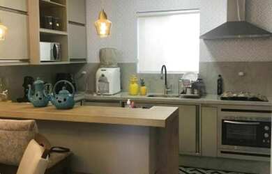 Imagem: A casa possui 3 Dormitórios, 1 Banheiro, 1 Vaga na garagem