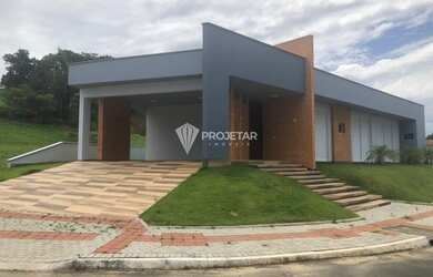 Imagem: A casa possui 3 Dormitórios, 3 Banheiros, 2 Vagas na garagem