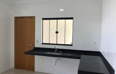 Imagem 9: A casa está localizado no bairro Residencial Santa Cruz possui 105 metros...