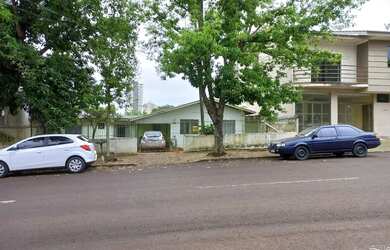 Imagem: A casa possui 3 Dormitórios, 2 Banheiros, 1 Vaga na garagem