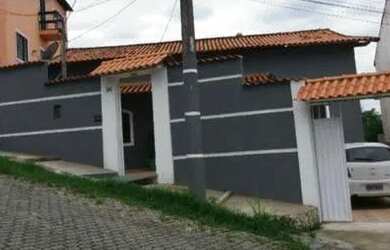 Imagem: A casa possui 3 Dormitórios, 3 Banheiros, 1 Vaga na garagem