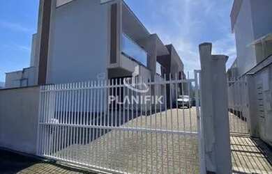 Imagem: A casa possui 2 Dormitórios, 2 Banheiros, 1 Vaga na garagem