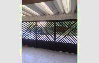 Imagem: A casa possui 1 Banheiro, 3 Vagas na garagem, 144m² de Área