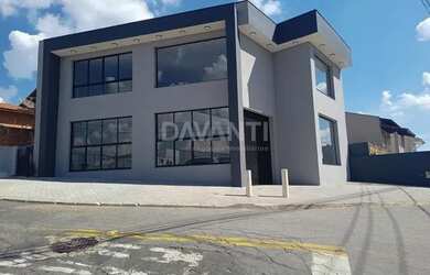 Imagem: O depósito possui 5 Vagas na garagem, 218m² de Área e está