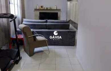 Imagem: A casa possui 3 Dormitórios, 2 Banheiros, 2 Vagas na garagem