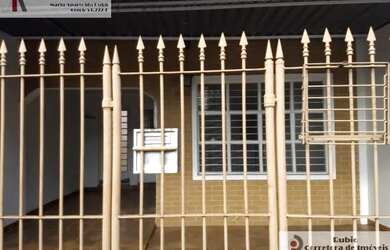 Imagem: A casa possui 2 Dormitórios, 2 Banheiros, 2 Vagas na garagem