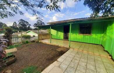 Imagem: A casa possui 2 Dormitórios, 1 Banheiro, 2 Vagas na garagem