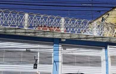 Imagem: A casa possui 2 Dormitórios, 1 Banheiro, 2 Vagas na garagem