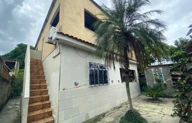 Imagem: A casa possui 3 Dormitórios, 1 Banheiro, 1 Vaga na garagem