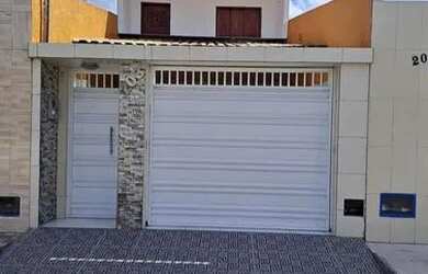 Imagem: A casa possui 3 Dormitórios, 2 Banheiros, 1 Vaga na garagem