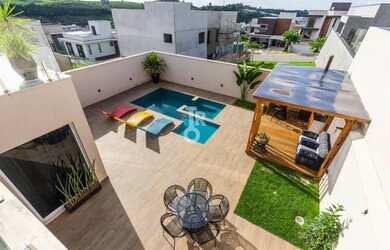 Imagem: A casa possui 4 Dormitórios, 5 Banheiros, 4 Vagas na garagem