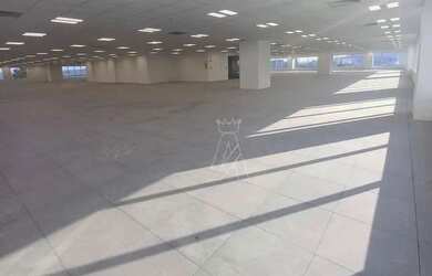 Imagem: O depósito possui 5 Vagas na garagem, 1.500m² de Área e