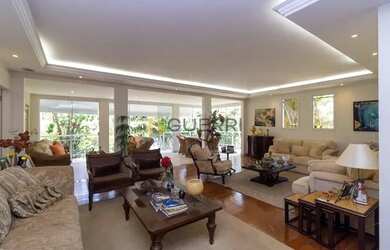 Imagem: A casa possui 5 Dormitórios, 5 Banheiros, 4 Vagas na garagem