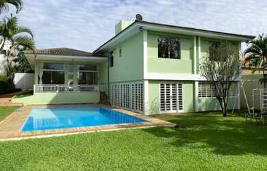 Imagem: A casa possui 5 Dormitórios, 5 Banheiros, 4 Vagas na garagem