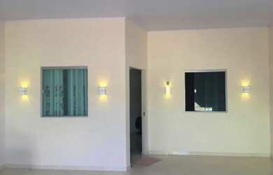 Imagem: A casa possui 2 Dormitórios, 1 Banheiro, 1 Vaga na garagem