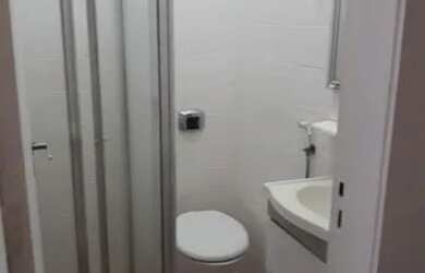 Imagem 4: Apartamento de sala e três quartos, em rua tranquila de Copacabana